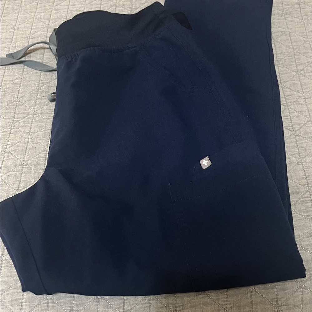 Women’s FIGS Navy Scrub pants